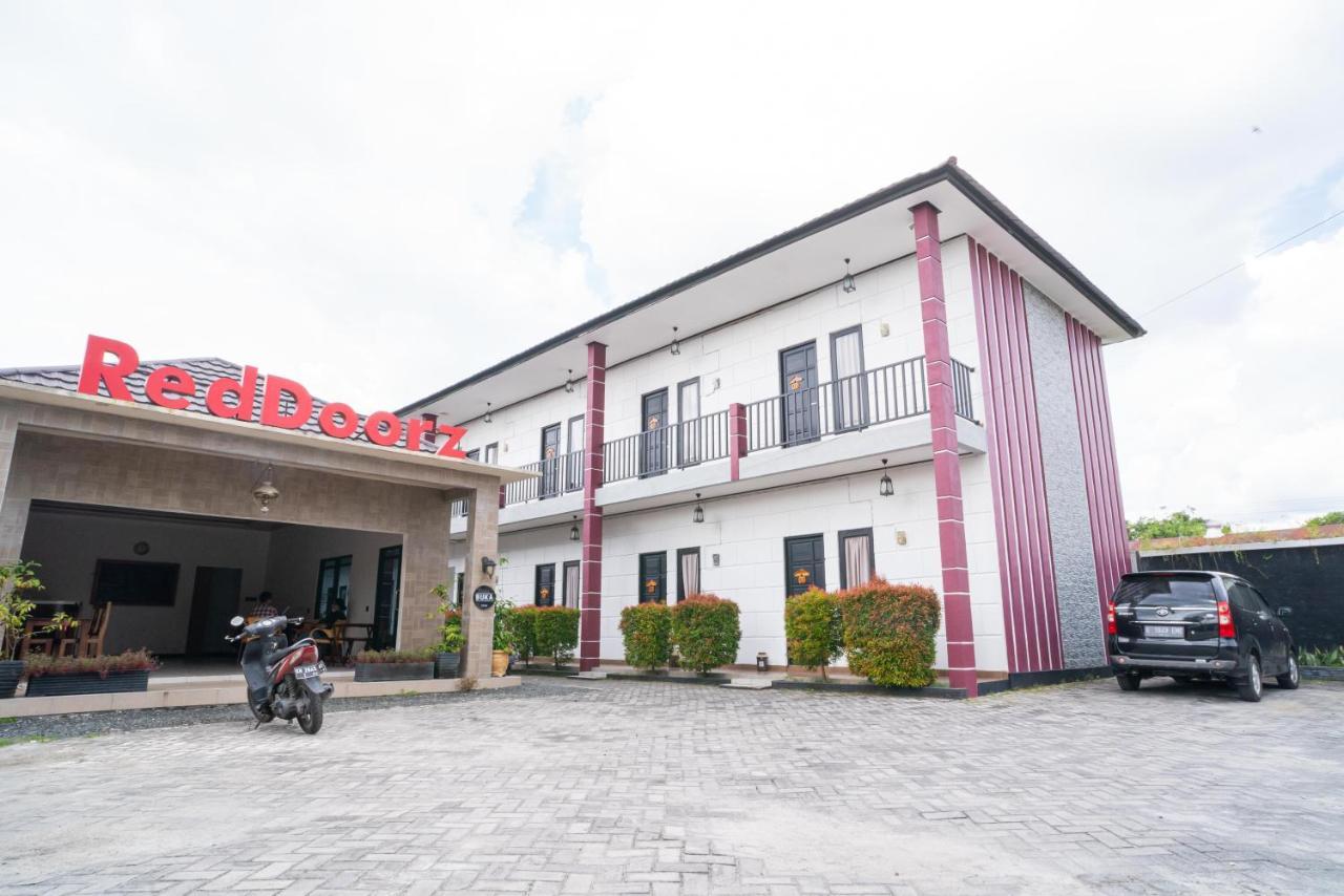 Reddoorz @ Wisma Pangrango Palangka Raya Eksteriør bilde