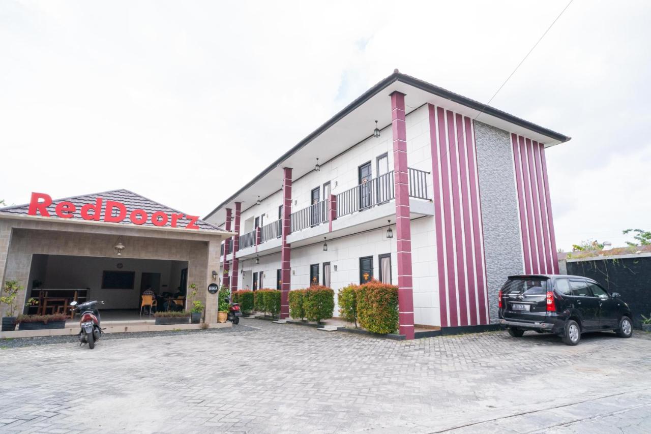 Reddoorz @ Wisma Pangrango Palangka Raya Eksteriør bilde